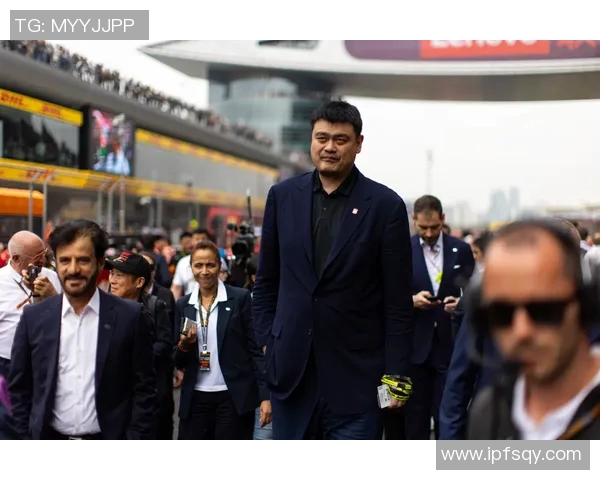 姚明跨界挑战杂技艺术展现运动与表演的完美结合