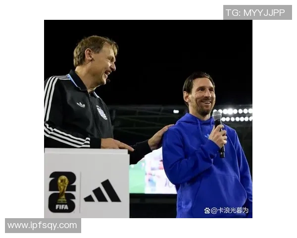 全球足球巨星汇聚一堂揭示他们背后的故事与传奇人生