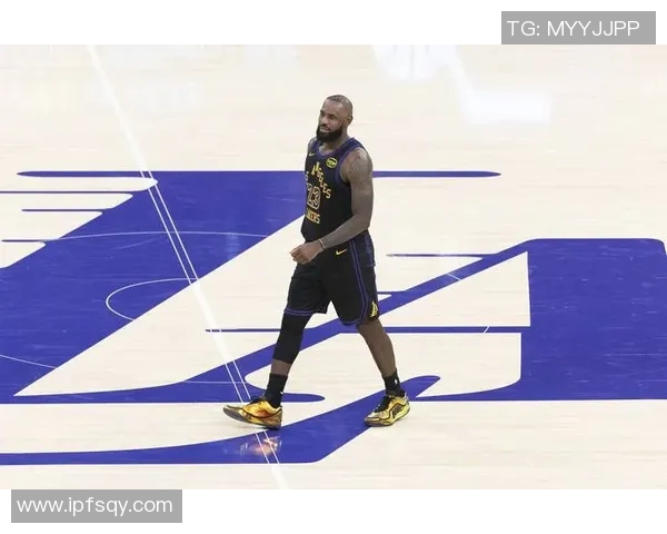 詹姆斯对哪位足球明星情有独钟引发球迷热议