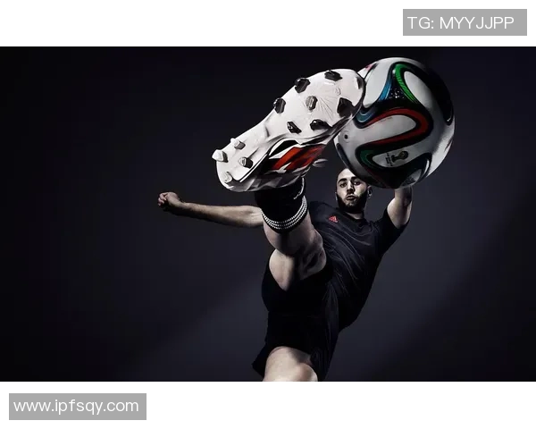 足球明星亲荐男款鞋子让你在球场上闪耀风采